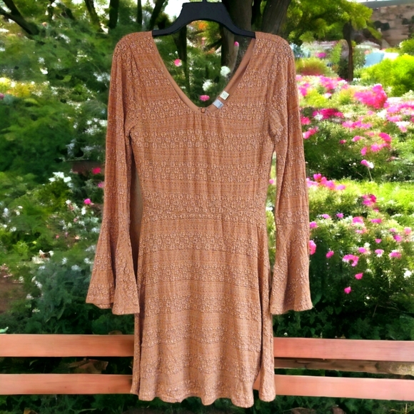 Alya Dresses & Skirts - EUC Alya Mauve Long Sleeved Dress Size S